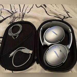 BOSE QC35 over the ear noise cancelling headphones